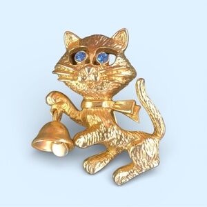 Vintage Avon “Frisky Kitty” Cat Brooch Pin Gold Tone Bell Charm Rhinestone Eyes